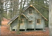 Proefbungalow achter Spookslot in 1997 - Afbeelding uit YouTube-kanaal Pretpark Beelden, 17 apr. 2009