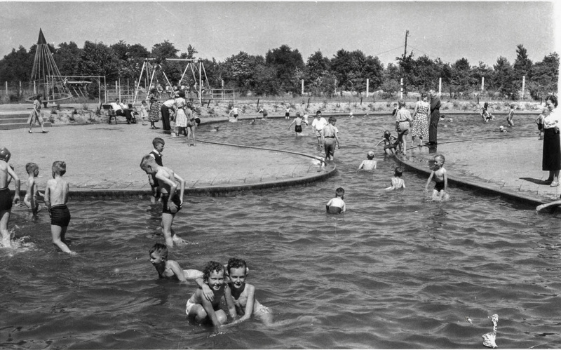 Bestand:KinderbadMetSpeeltuin.jpg