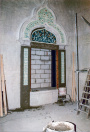 Harem, 10-1985. De deur rechts in de hoek van de Harem-scène is nog grotendeels ongedecoreerd. De ruimte tussen de vloer en de deur wordt later voorzien van een forse trap.