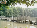 De <a href="/lemma/Wankelbrug" title="Wankelbrug">Wankelbrug</a>, zoals te zien in Op Volle Toeren in <span class="redlink">1983</span>