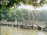 De <a href="/lemma/Wankelbrug" title="Wankelbrug">Wankelbrug</a>, zoals te zien in Op Volle Toeren in <span class="redlink">1983</span>