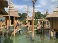 <a href="/lemma/Archipel" title="Archipel">Archipel</a>, huisjes verbonden door loopbruggen