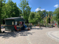 <a href="/lemma/COVID-19" title="COVID-19">COVID-19</a>-maatregelen bij <a href="/lemma/Droomvlucht" title="Droomvlucht">Droomvlucht</a>: souvenirs van Dromerijen worden nu verkocht bij &#039;Chalet Oberon&#039;.