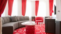 <a href="/lemma/Coca-Cola_Suite" title="Coca-Cola Suite">Coca-Cola Suite</a> in het <a href="/lemma/Efteling_Hotel" title="Efteling Hotel">Efteling Hotel</a> inrichting sinds <span class="redlink">2016</span>.