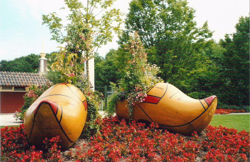 Bestand:Reuzeklompen1996.jpg