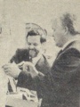 Hans van Dun (r) opent de <a href="/lemma/Europalaan" title="Europalaan">Europalaan</a> op 7 april <span class="redlink">1988</span>.