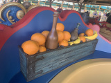 <a href="/lemma/Sirocco" title="Sirocco">Sirocco</a>, kistje met fruit/drank in een scheepje, maart 2022