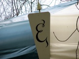 Oude <a href="/lemma/Efteling-E" title="Efteling-E">Efteling-E</a> met extra uitlopertjes, te vinden op de <a href="/lemma/Kiosk" title="Kiosk">Kiosk</a> op het <a href="/lemma/Witte_Paardplein" title="Witte Paardplein">Witte Paardplein</a>.