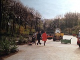 De laatste hand wordt gelegd aan de <a href="/lemma/Pardoes_Promenade" title="Pardoes Promenade">Pardoes Promenade</a>, vlak voor openingsdag <span class="redlink">2000</span>.