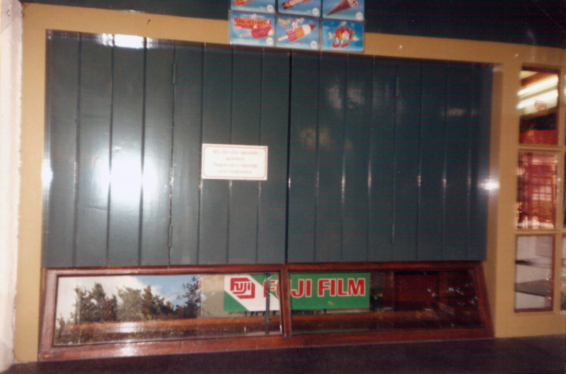Bestand:Poortjegesloten1995-2.jpg