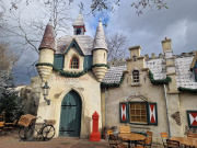 <a href="/lemma/Postzegels#Postkantoor" title="Postzegels">Postkantoor</a> gevestigd in de <a href="/lemma/Torenkamer" title="Torenkamer">Torenkamer</a> op het <a href="/lemma/Anton_Pieckplein" title="Anton Pieckplein">Anton Pieckplein</a>, daags voor opening (30 nov 2025)