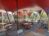 <a href="/lemma/Kashba" title="Kashba">Kashba</a>, terras onder de stretchtent, april 2023