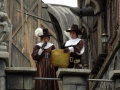 <a href="/lemma/D%27n_Hollanders" title="D&#039;n Hollanders">D&#039;n Hollanders</a> spelen, in een wat andere samenstelling, een rol bij de preview van <a href="/lemma/De_Vliegende_Hollander" title="De Vliegende Hollander">De Vliegende Hollander</a>.