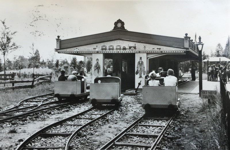 Bestand:Kinderspoor station jaren 50.jpg