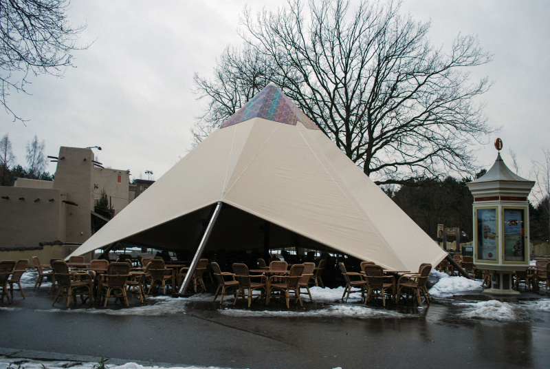 Bestand:Piranaplein-tent-kiosk-december2009.jpg