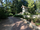 Het pad aan de achterkant van <a href="/lemma/Doornroosje" title="Doornroosje">Doornroosje</a>, augustus 2024.