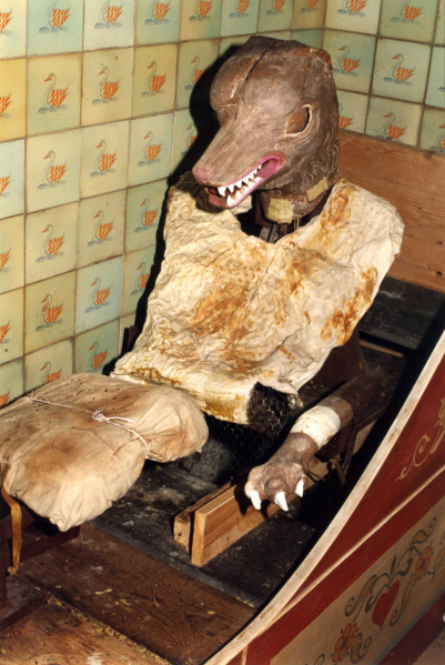 Bestand:Roodkapje wolf winter.jpg