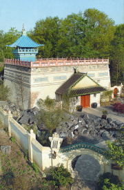 Overzichtsfoto <a href="/lemma/De_Chinese_Nachtegaal" title="De Chinese Nachtegaal">De Chinese Nachtegaal</a> in het <a href="/lemma/Sprookjesbos" title="Sprookjesbos">Sprookjesbos</a>.