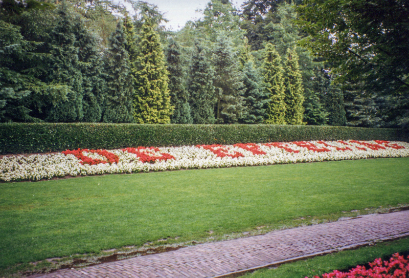 Bestand:Efteling bloembed 1990.jpg