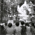 Opening van <a href="/lemma/Hans_en_Grietje" title="Hans en Grietje">Hans en Grietje</a>, 18 juni <a href="/lemma/1955" title="1955">1955</a>.