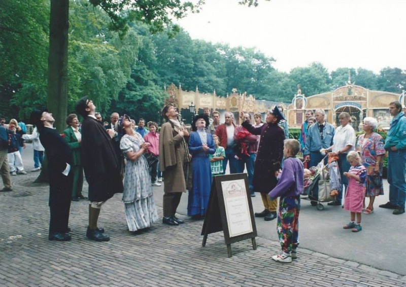 Bestand:Sightseeing 1992.jpg