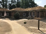 Exterieur <a href="/lemma/Duinhut" title="Duinhut">Duinhut</a> 943 en 944 op vakantiepark <a href="/lemma/Efteling_Loonsche_Land" title="Efteling Loonsche Land">Efteling Loonsche Land</a>.