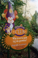 Bord ter promotie van de <a href="/lemma/Efteling_Club" title="Efteling Club">Efteling Club</a> in <span class="redlink">1997</span>, opschrift: &quot;Wie is er te gast bij de geesten?  Ontdek de geheimen... wordt [sic] lid van de Efteling Club&quot;