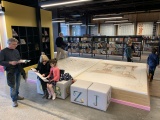Groot opengeslagen sprookjesboek in de jeugdbibliotheek van de Tilburgse Bibliotheek De LocHal - Februari 2019