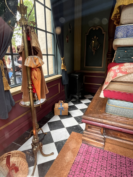 Bestand:Pode interieur reisparafernalia.jpg