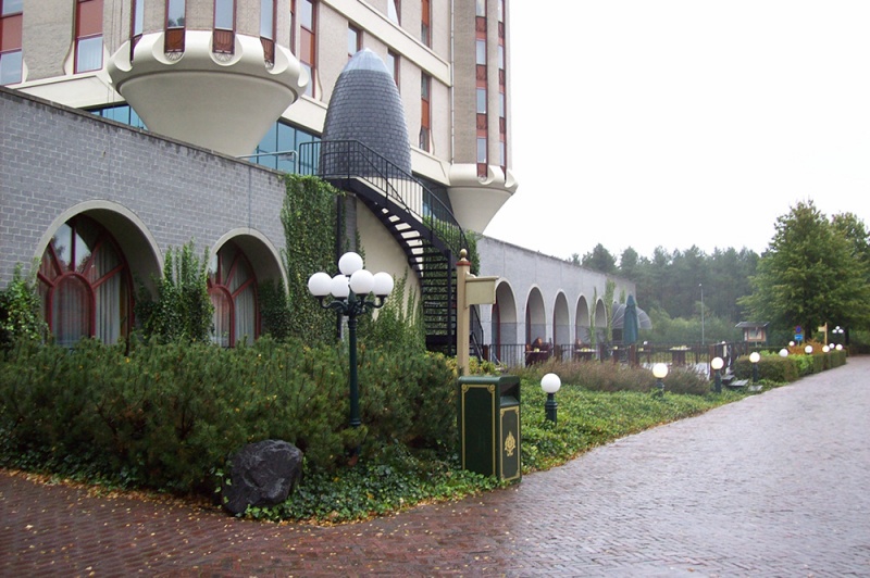 Bestand:Hotelzijkant.jpg