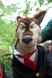 Handpop van de <a href="/lemma/Wolf_(Sprookjesboom)" title="Wolf (Sprookjesboom)">Wolf (Sprookjesboom)</a> in <a href="/lemma/2008" title="2008">2008</a> in het <a href="/lemma/Sprookjesbos" title="Sprookjesbos">Sprookjesbos</a>