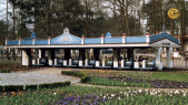 Foto van de achterzijde van het station van het <a href="/lemma/Kinderspoor" title="Kinderspoor">Kinderspoor</a> uit de jaren &#039;80. Uit de YouTube-serie &quot;De Magische Klok&quot;.