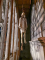 Achter de schermen <a href="/lemma/Spookslot" title="Spookslot">Spookslot</a> in <a href="/lemma/2022" title="2022">2022</a>. De tuinman aan het klokkenkoord met de werkverlichting aan.