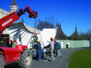 De draaitrap voor <a href="/lemma/Theaterrestaurant_Applaus" title="Theaterrestaurant Applaus">Theaterrestaurant Applaus</a> wordt geleverd door Ad van Esch Machinale Houtbewerking B.V..