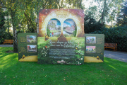 Reclame voor <a href="/lemma/Bosrijk" class="mw-redirect" title="Bosrijk">Bosrijk</a> op het <a href="/lemma/Dwarrelplein" title="Dwarrelplein">Dwarrelplein</a>, oktober <a href="/lemma/2009" title="2009">2009</a>
