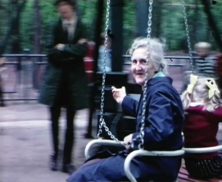 Bestand:Kleinezweefpersoneel1970.jpg