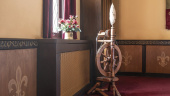<a href="/lemma/Doornroosje-suite" title="Doornroosje-suite">Doornroosje-suite</a> in het <a href="/lemma/Efteling_Hotel" title="Efteling Hotel">Efteling Hotel</a>