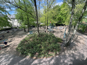 Speeltuin <a href="/lemma/Kindervreugd" title="Kindervreugd">Kindervreugd</a> vanuit de <a href="/lemma/Lavenmonorail" class="mw-redirect" title="Lavenmonorail">Lavenmonorail</a> gezien in april <a href="/lemma/2024" title="2024">2024</a>