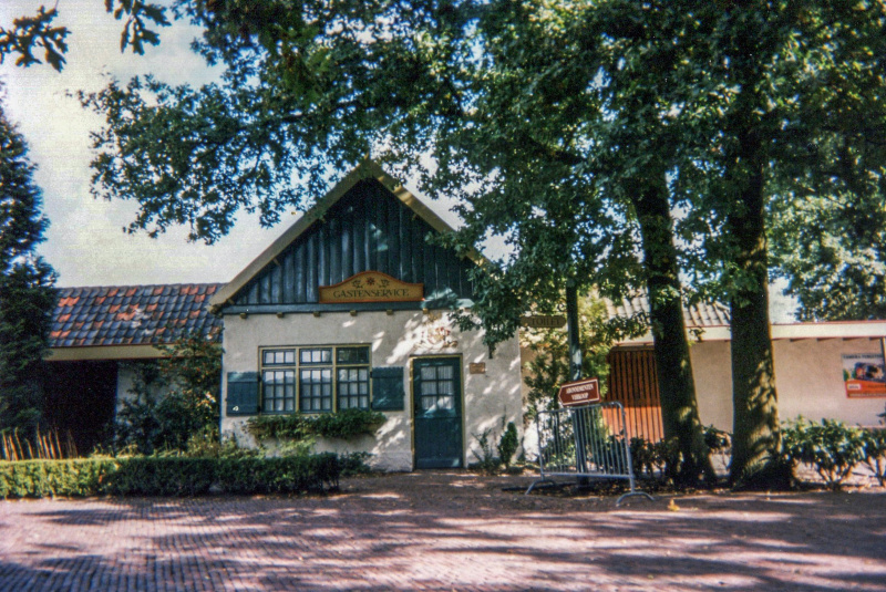 Bestand:Ingangwestgastenservice1995.jpg