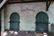 <a href="/lemma/Bij_Jonas" title="Bij Jonas">Bij Jonas</a> met gesloten luiken.