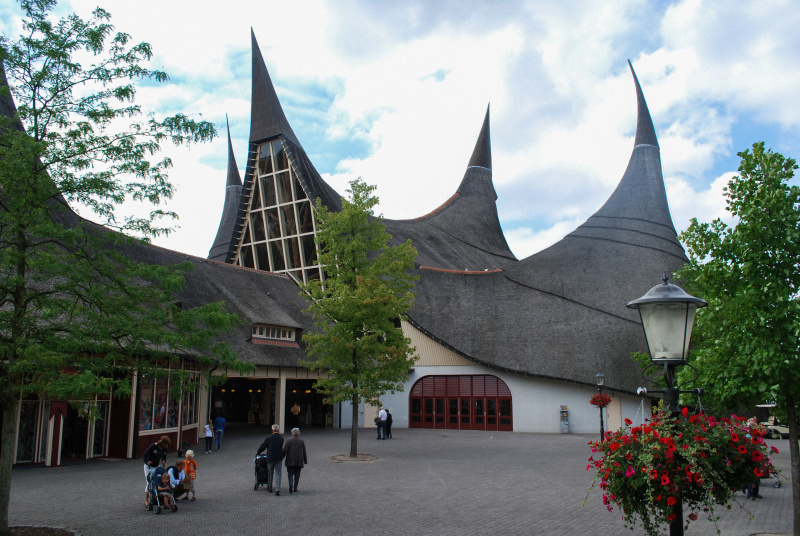 Bestand:Dwarrelplein-huisvandevijfzintuigen-juli2009.jpg