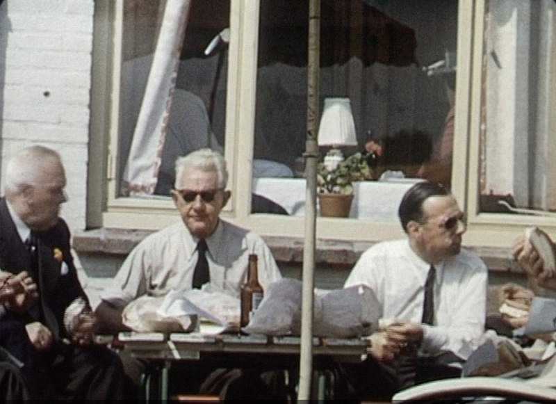 Bestand:Caferestaurant-tafellampje-1954.jpg