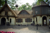 Exterieur van <a href="/lemma/Herberg_de_Ersteling" class="mw-redirect" title="Herberg de Ersteling">Herberg de Ersteling</a>, kort na opening