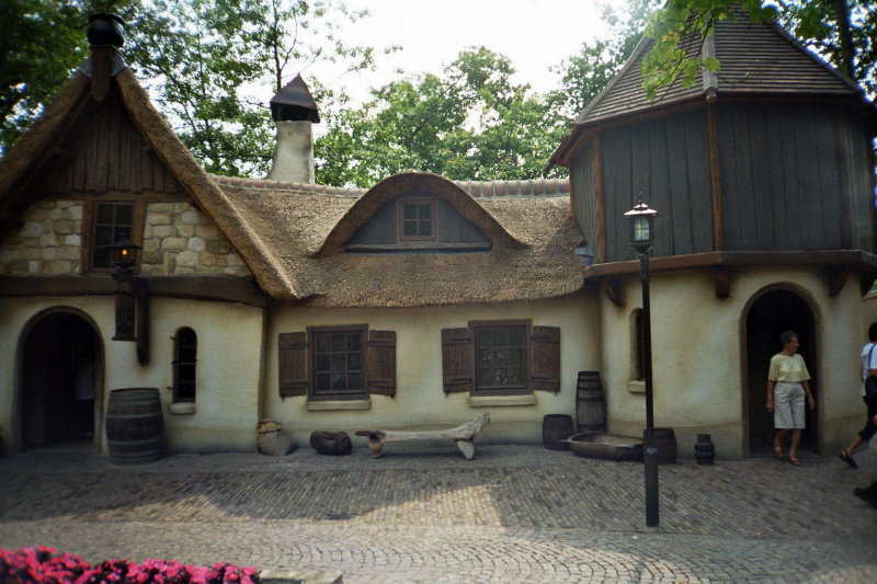 Bestand:Herbergfris1.jpg