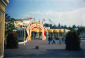 <a href="/lemma/Cameleon" class="mw-redirect" title="Cameleon">Cameleonrestaurant</a> in circusthema, omstreeks <a href="/lemma/1995" title="1995">1995</a>, 