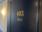 <a href="/lemma/Suite_(Wonder_Hotel)" title="Suite (Wonder Hotel)">Suite (Wonder Hotel)</a>