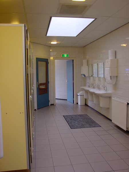 Bestand:Toiletgroep cf heren 2001.jpg