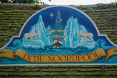 Gevelbord van de dan al gesloten <a href="/lemma/In_de_Noordpool" title="In de Noordpool">In de Noordpool</a> april <span class="redlink">2009</span>