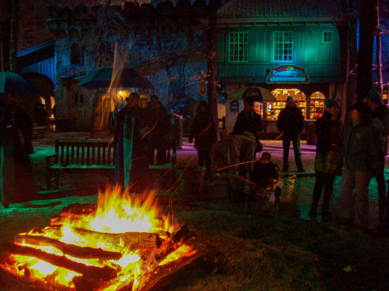 Bestand:Kampvuur-spookslotplein-nov2008.jpg