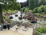 <a href="/lemma/Pira%C3%B1a" title="Piraña">Piraña</a>, het eiland met de waterspuwers
